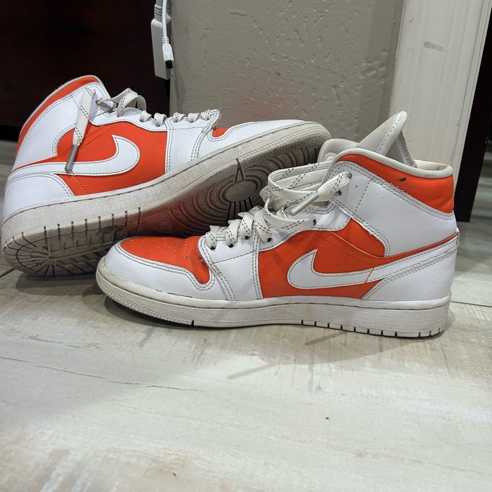 Bright Citrus Jordan 1’s